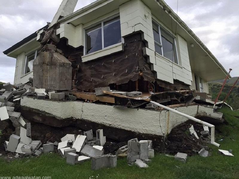 This photo taken and received on November 14, 2016 shows a house damaged by an earthquake as it sits on the fault line at Bluff Station near Kaikoura on the South Island's east coast. A powerful 7.8-magnitude earthquake killed two people and caused massive infrastructure damage in New Zealand, but officials said they were optimistic the death toll would not rise further. The jolt, one of the most powerful ever recorded in the quake-prone South Pacific nation, hit just after midnight near the South Island coastal town of Kaikoura. / AFP PHOTO / RADIO NEW ZEALAND / ALEX PERROTTET / - New Zealand OUT / RESTRICTED TO EDITORIAL USE MANDATORY CREDIT "AFP PHOTO / RADIO NEW ZEALAND / ALEX PERROTTET" NO MARKETING NO ADVERTISING CAMPAIGNS - DISTRIBUTED AS A SERVICE TO CLIENTS