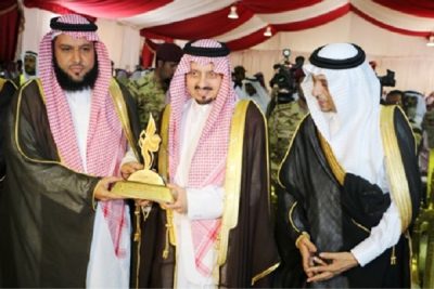 “أمير عسير” يكرم مدير تعليم بيشة والفائزين بجائزة التميز على مستوى المملكة