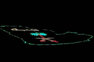 “بلدية جبة” تنفذ لوحة جمالية مضاءة لخارطة الجزيرة العربية على جبال “غوطة”