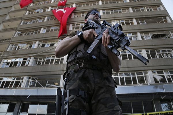 “الشرطة التركية” تقتل شخصين للاشتباه في انتمائهما لـ”داعش”
