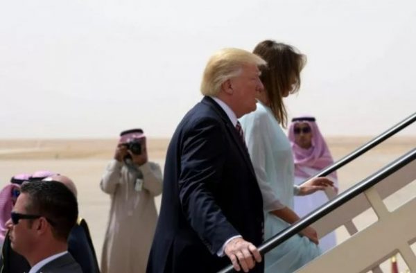 “ترامب” يغادر الرياض متوجهاً إلى تل أبيب