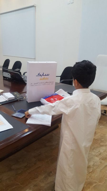 جمعية “خطة حائل” توزع الحقيبة المدرسية لأبناء المستفيدين