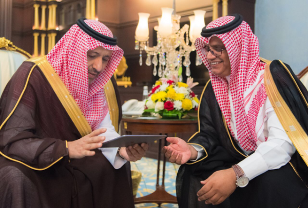 ” أمير الباحة ” يُدشن وثيقة برنامج التوطين بالمناطق بمنطقة الباحة