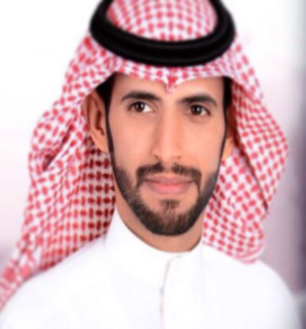 المنشد محمد القحطاني لـ”أضواء الوطن” :عاش الزعيم أول شيلة قدمتها للجمهور..الأناشيد أصبحت أغاني بعد إضافة الآلات الموسيقية