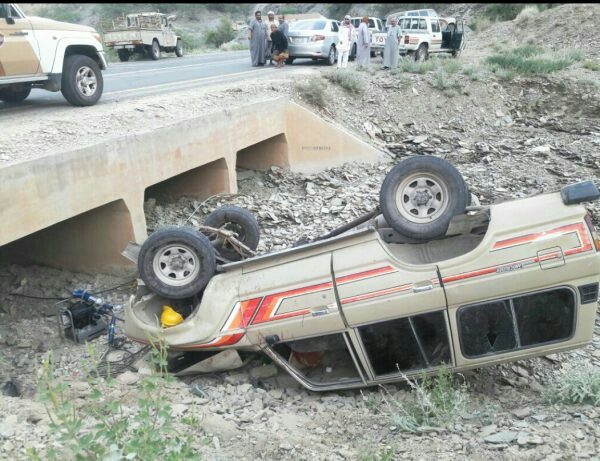 بالصور ..طريق مركز الحبيل ووادي ريم بـ”رجال ألمع “يفتقر الحواجز الخرسانية