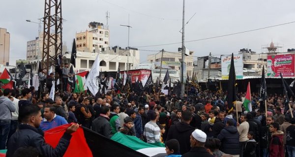 الجماهير الفلسطينية تؤكد على تمسكها بالقدس ورفضها للقرار الأمريكي