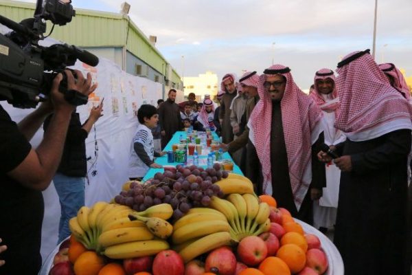 بالصور..وكيل محافظة المجمعة يفتتح برنامج”صحتي حياتي” في نادي مدرسة الحي