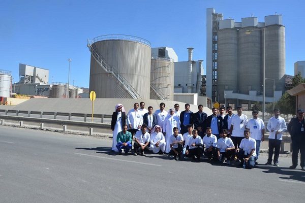 زيارة عدد من متدربي الكلية التقنية بنجران لشركة إسمنت نجران