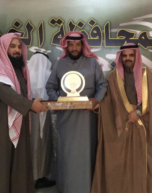 قائد “الأريقط “الابتدائية بالخرمة  يحصل على أفضل قائد مدرسة