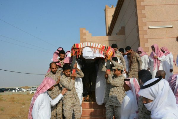 وكيل إمارة جازان المكلف يتقدم المصلين على شهيد الواجب “وكيل رقيب غازي”