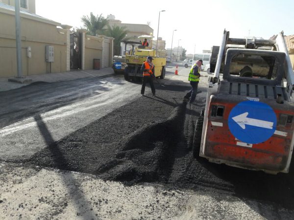 “بلدية الخفجي” تؤهل بعض شوارع المدينة