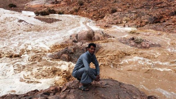 بالفيديو.. هطول أمطار غزيرة على قرى جنوب حائل صباح اليوم