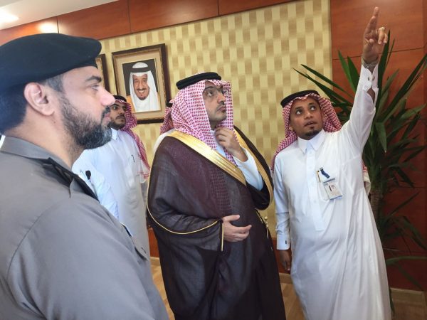 “محافظ الدرب” يتفقد سير العمل بالبلدية