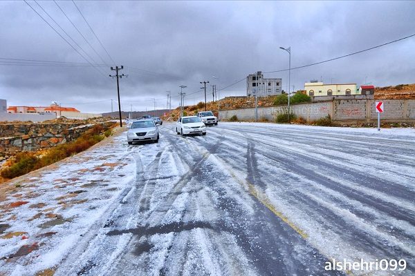 بالصور هطول أمطار غزيرة شمال محافظة النماص