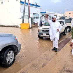 أمير تبوك يواسي مدير جامعة فهد بن سلطان في وفاة والدته