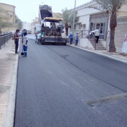 مدني ضباء يكرم الفنان التشكيلي العبيدان