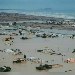 آل جابر : العمل قائم على قدم وساق لرفع الضرر الذي خلّفهُ الإعصار في سقطرى