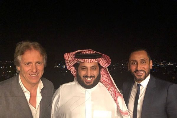 الهلال يوقع مع المدرب البرتغالي الشهير “خيسوس”