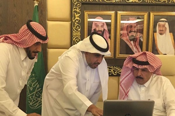 مدير عام تعليم الرياض يدشن الحساب الرسمي لمركز تميز الرياض