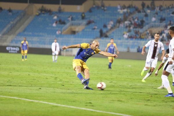 النصر يتخطى الشباب ويتمسك بالمركز الثاني