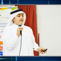 الثنيان يرفع عقاله تقديراً لتميز الإدارة العامة للتعليم في منطقة عسير