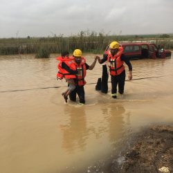 بالصور والفيديو .. هطول أمطار غزيرة على مركز فياضة بالقصيم