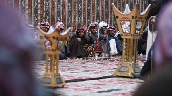 قرية نجران التراثية تُذكر زائري الجنادرية بقصص الأباء والأجداد في مجلس بيت الشعر