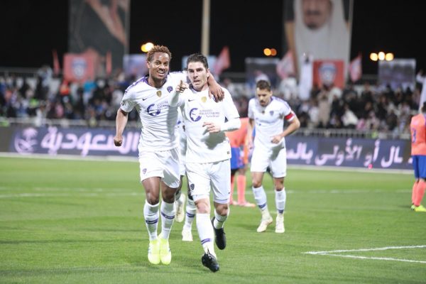 الهلال يكتسح الفيحاء بخماسية ويواصل الصدارة