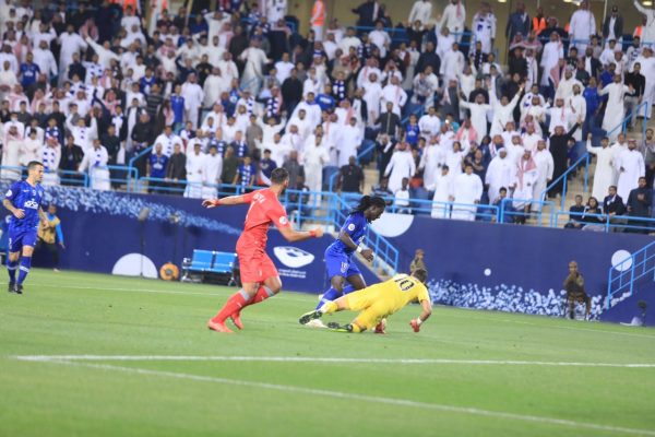 الهلال يعذبّ الدحيل القطري بثلاثية.. ويتصدر