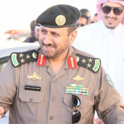 الشاعر ”محمد يعقوب” ينثر قصائده بأدبي جدة