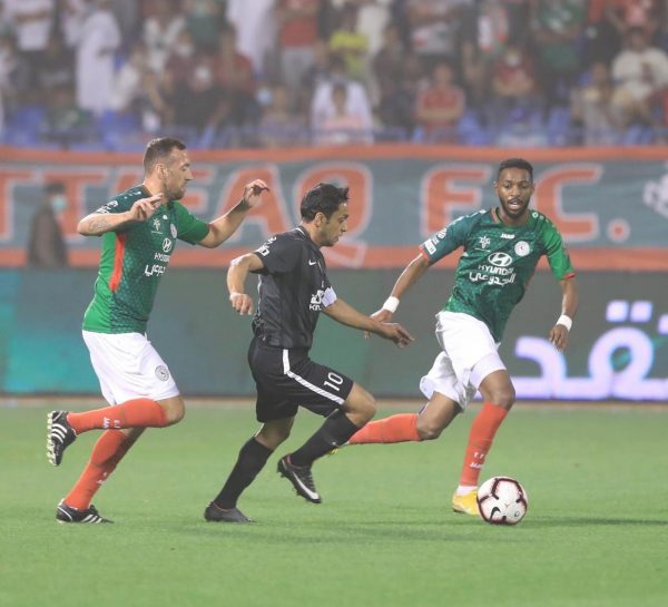 في مباراة ” ديرماتيكية ” الهلال إلى نصف نهائي كأس خادم الحرمين الشريفين