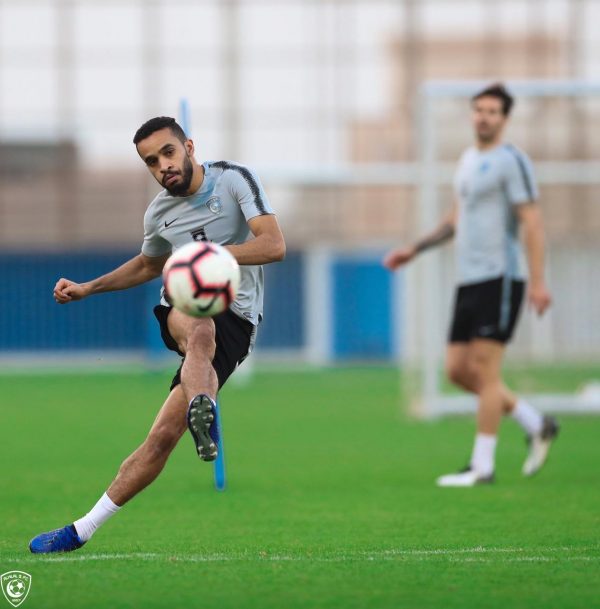 الهلال يعاود الجري