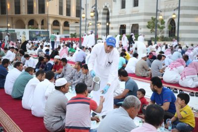 جامع والدة الشيخ سليمان الراجحي بـ”مكة” ينظم إفطار صائم