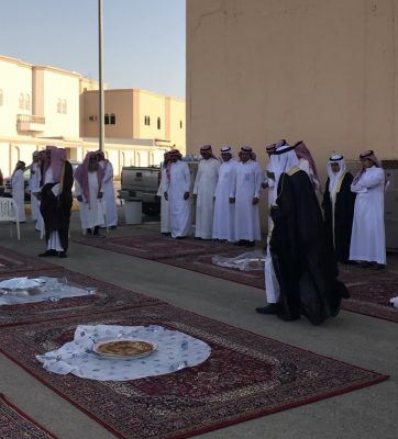 أهالي محافظة رياض الخبراء يحافظون على الإرث القديم بالإفطار بالشوارع صباح العيد