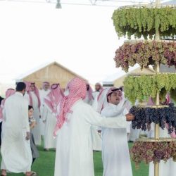 الدوسري و مدير نادي ريال مدريد سابقا يزوران نادي الحي بالمجمعة