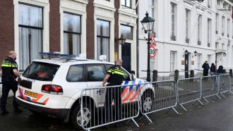 الشرطة الهولندية: إطلاق النار على السفارة السعودية في لاهاي عمل إرهابي
