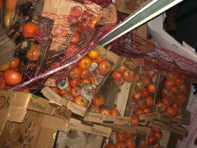 أمانة الشرقية: إدارة الأسواق تضبط ٢٢ طن من الطماطم الفاسد في سوق الخضار والفواكه المركزي بالدمام