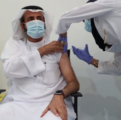 وزير الصحة: اليوم بداية انفراج أزمة “كورونا”.. والتطعيم يتم بمتابعة من ولي العهد