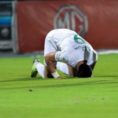 الأهلي يقتسم الصدارة مع الشباب والهلال مؤقتاً