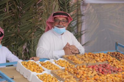 محافظ العقيق يدشن مهرجان التمور الرابع بالمحافظة