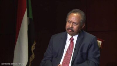 السودان.. “حمدوك” يعود إلى منزله بعد 24 ساعة من وضعه قيد الإقامة الجبرية