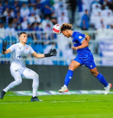 الهلال يتجاوز عقبة ضمك بثنائية