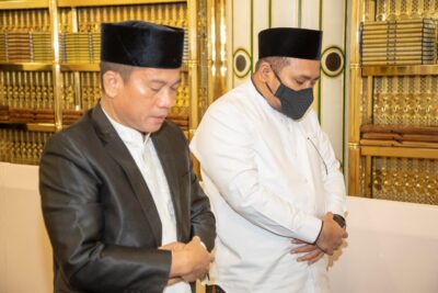بالصور.. وزير الشؤون الدينية الإندونيسي يصل للمدينة المنورة ويزور المسجد النبوي الشريف