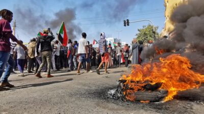 الشرطة السودانية: مقتل 7 من المتظاهرين والقوات الأمنية