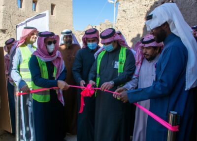 “أمين حائل” يقف على أعمال معالجة التشوه البصري بـ” الحائط” ويدشن مبادرة ترميم الجادة القديمة بالقرية التراثية