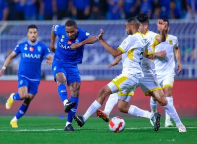 الهلال يعزز حظوظه بهزيمة المتصدر