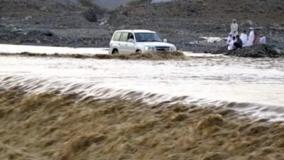 “الأمن العام”: عبور الأودية والشعاب أثناء جريانها “مُخالفة”.. وهذه عقوبتها