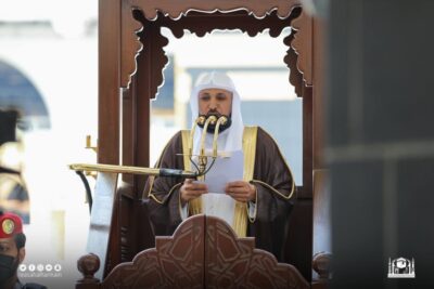 إمام المسجد الحرام: الأصل في المسلم السلامة ولا يُعدَل عنها إلا بيقين فليس من منهج الصالحين تتبع العورات