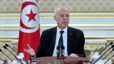 الرئيس التونسي يعلن نيّته حلّ المجالس البلدية المنتخبة في 2018