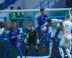 طائرة الهلال تتجاوز محطة الاتحاد.. والأهلي يتغلب على النصر